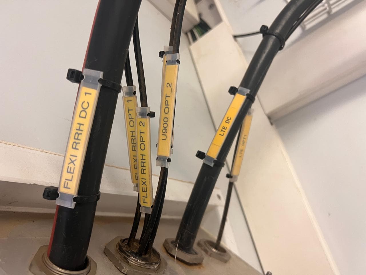 Flexi RRH cabling close-up